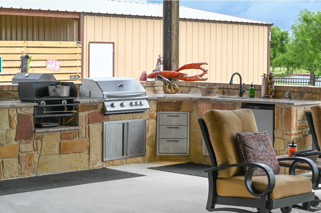 Elevate your outdoor cooking experience with grills, drawers, kitchens & sinks by Renaissance Cooking Systems, and freestanding & built-in griddles by Le Griddle! 🍔🔥
#outdoorkitchen #grilling #outdoorkitchen #h3outdoordesign #legriddle #renaissancecookingsystems