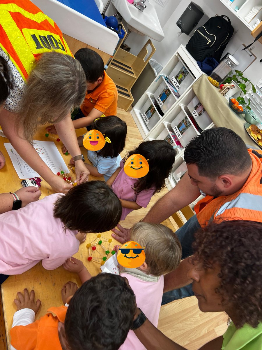 Inspiring the next generation of engineers at KLA Schools in @cityofaventura! FDOT Construction Manager John Garzia and the NE 203 Street project team helps kids build bridges with gumdrops and toothpicks 🚧🛠️🌉 #D6atWork