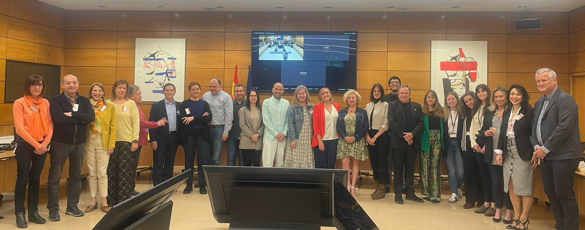 faecap's tweet photo. Hoy @aldarecas presenta el inicio de la nueva era del trabajo de #IMACU estrategia de cuidados de @Monica_Garcia_G y @javierpadillab para definir un modelo enfermero
▶️ Enfermeria un punto clave del sistema.
Organizaciónes científicas, sociales, de pacientes y @sanidadgob https://t.co/bSFBECM2VI
