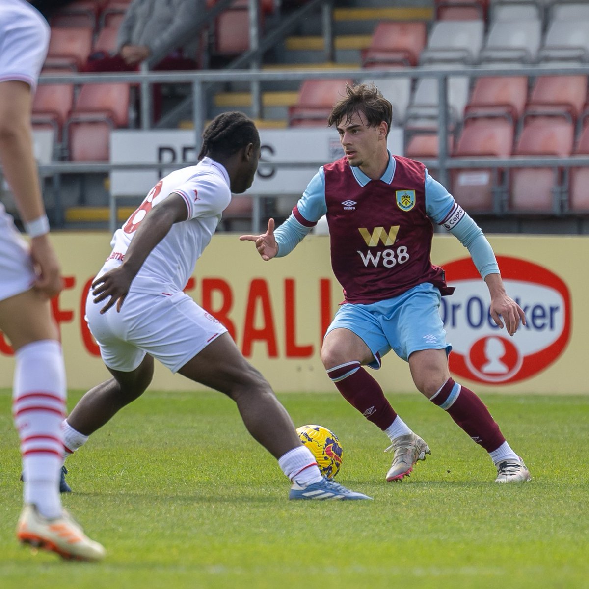 Our take on the action as Barnsley were 4-0 victors over the U21s this afternoon ✍️ burnleyfootballclub.com/content/u21s-m…