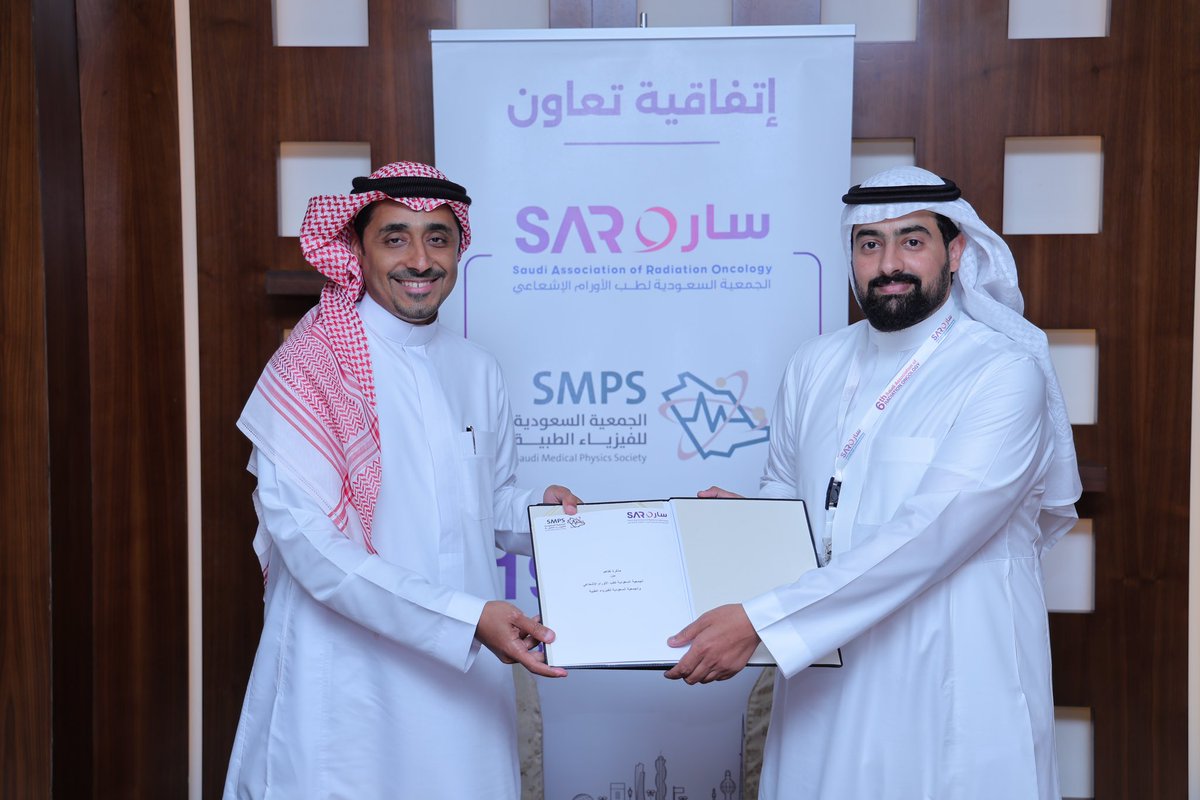 SARO_KSA's tweet image. تحت إطار تعزيز الشراكات الاستراتيجية الممتدة مع الجمعيات النظيرة، يسر الجمعية السعودية لطب الأورام الإشعاعي الإعلان عن توقيع اتفاقية تعاون مع الجمعية السعودية للفيزياء الطبية @SMPS_SA  

 وقعها من الجمعية السعودية لطب الأورام الإشعاعي رئيس مجلس الادارة د. ماجد الغامدي و من…