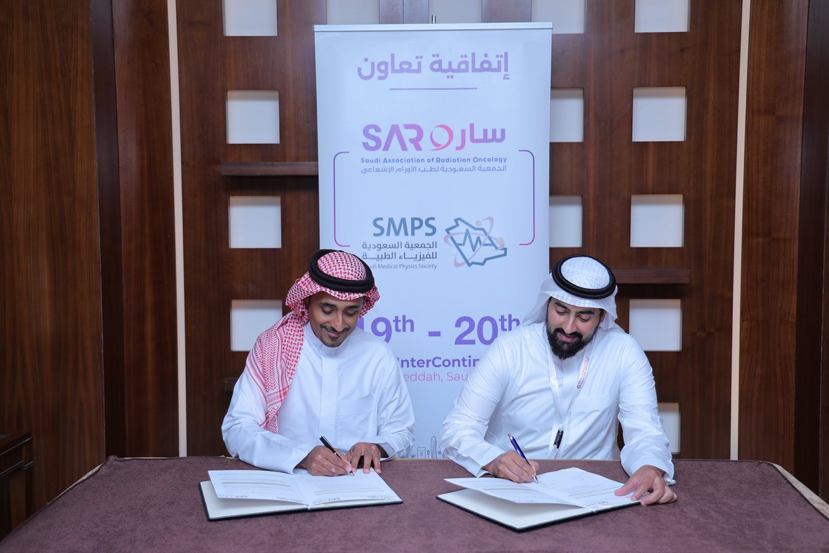 SARO_KSA's tweet image. تحت إطار تعزيز الشراكات الاستراتيجية الممتدة مع الجمعيات النظيرة، يسر الجمعية السعودية لطب الأورام الإشعاعي الإعلان عن توقيع اتفاقية تعاون مع الجمعية السعودية للفيزياء الطبية @SMPS_SA  

 وقعها من الجمعية السعودية لطب الأورام الإشعاعي رئيس مجلس الادارة د. ماجد الغامدي و من…