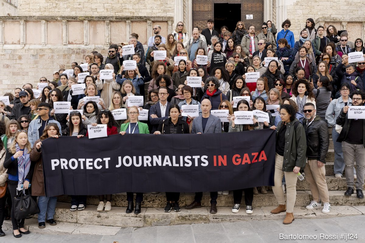 CPJ is grateful for the journalists and media leaders who stood together earlier today for a moment of silence and solidarity with journalists in Gaza at #ijf24 <a href="/journalismfest/">International Journalism Festival</a>