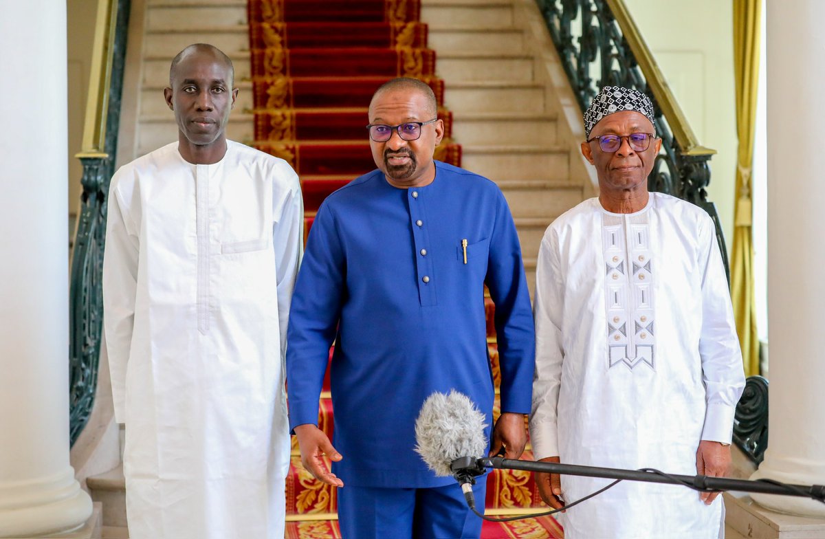 S.E.M @PR_Diomaye a reçu le Vice-Président de Sierra Leone, Mohamed Juldeh Jalloh, porteur d’un message d’amitié et de solidarité du président @PresidentBio. Le sierra-léonais se félicite de la volonté du Président Faye de consolider les acquis et d’ouvrir d’autres perspectives.