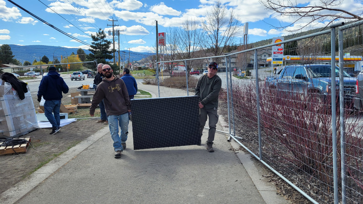 NicolaTourism's tweet photo. A day spent putting up the sign and checking it twice. Thank you to the great crew at Paul Lesage Construction Ltd. for all their help. #merrittmatters #experiencemerritt #exploremerritt #merrittbc https://t.co/UTLM11aXG3