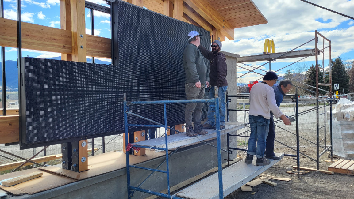 A day spent putting up the sign and checking it twice. Thank you to the great crew at Paul Lesage Construction Ltd. for all their help. #merrittmatters #experiencemerritt #exploremerritt #merrittbc