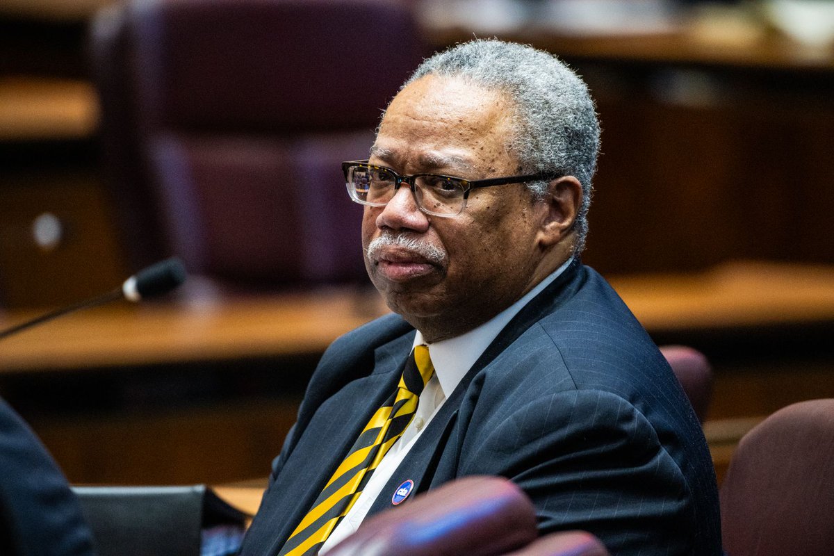 NEW: Is it time to fire CTA boss Dorval Carter? Gov. Pritzker has joined the chorus of critics calling for a leadership change at the CTA as the agency continues to struggle with service. buff.ly/3U8b8fe