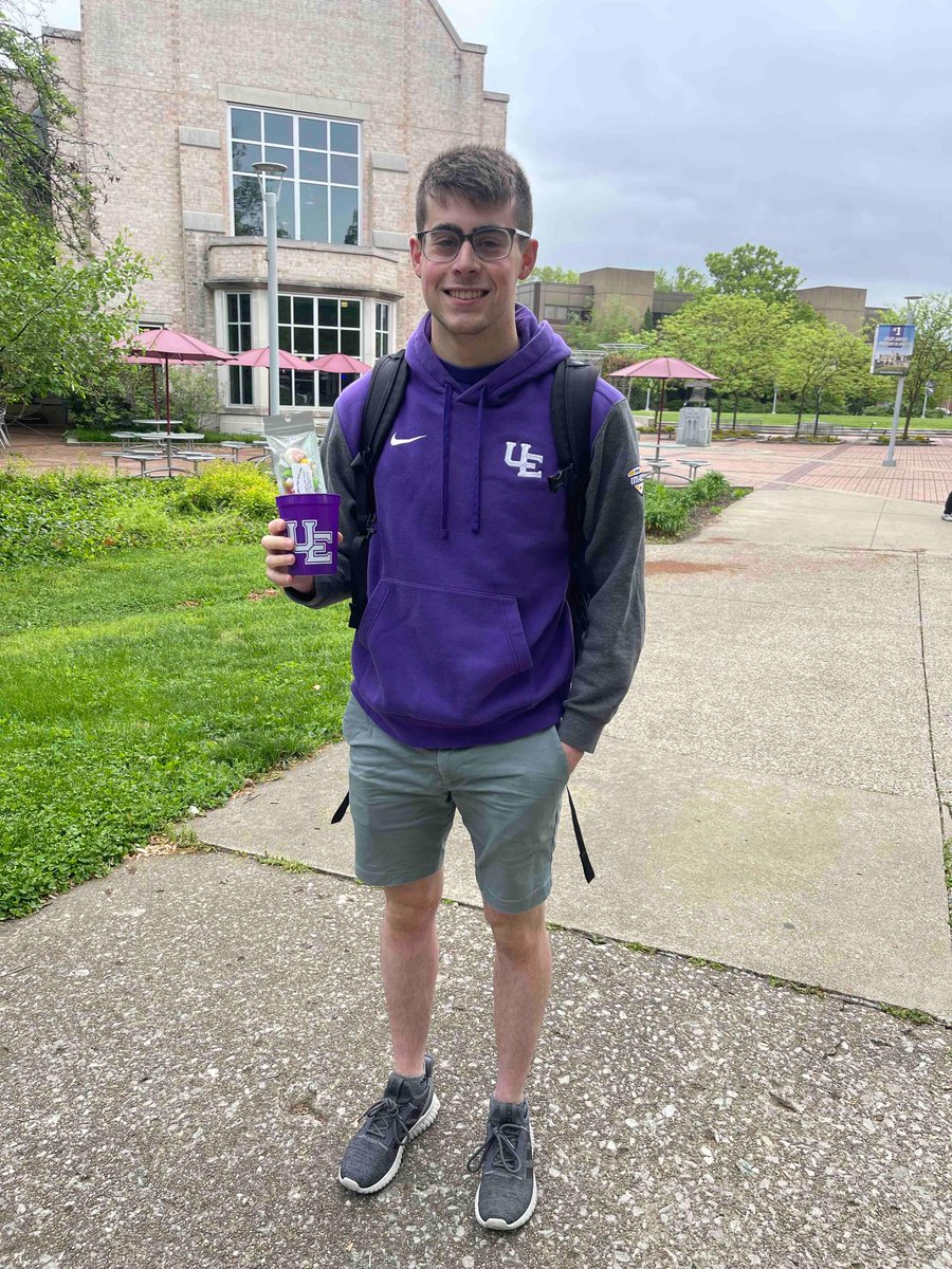 The early bird gets the worm. Or in this case, gets stopped by Purple Patrol!💜 Our patrollers wanted to treat our students with 8:00 a.m. classes by patrolling early. Happy Purple Friday, Aces!