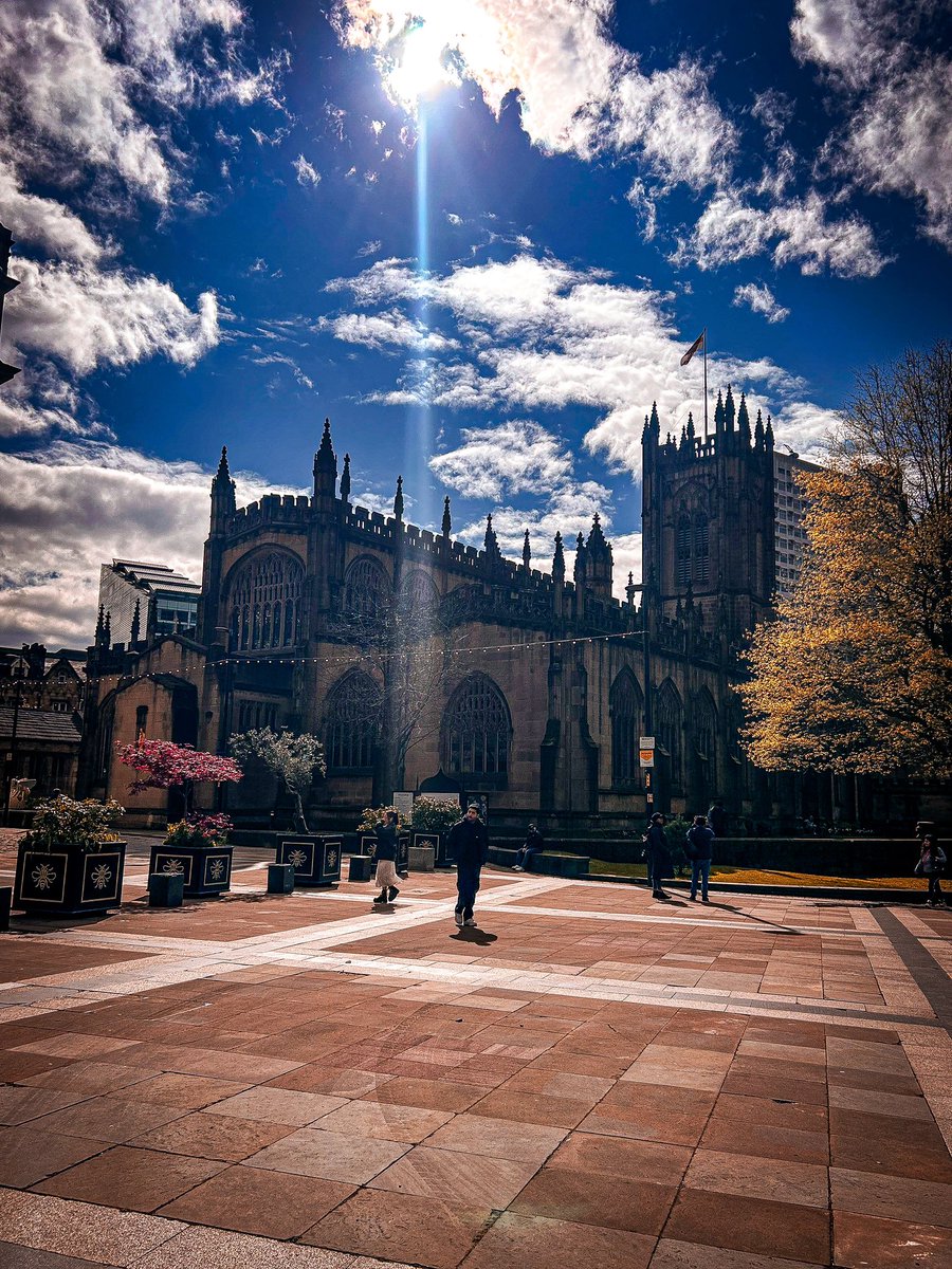 Stunning Manchester Cathedral 📸☀️ @ManCathedral #photography #manchester #photosofmanchester #manchestercathedral #sunshine #spring #nature #cathedrals