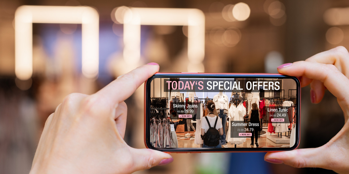 Future retail engagement is about seamless customer journeys across touchpoints toward purchase decisions. It's omnichannel: online and offline interactions shaping retail. Learn more: hubs.li/Q02tcYJ30 
#OmnichannelRetail #RetailDisplays #CustomerJourney