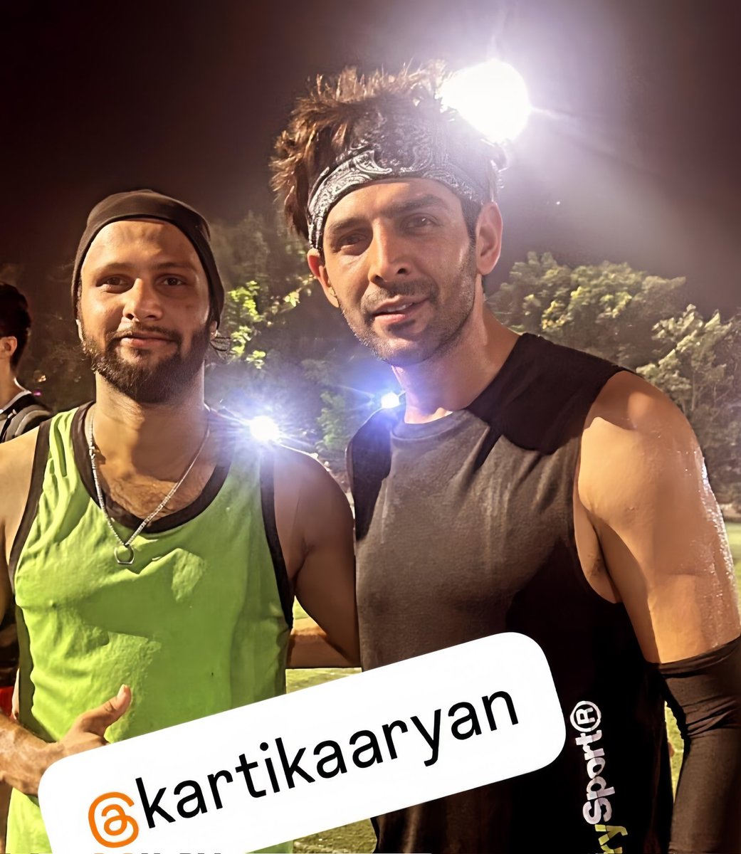 ✨ Kartik Aaryan's genuine warmth towards fans, taking time for photos, showcases his remarkable humility and love for his supporters! 🌟

 #KartikAaryan #FanLove #Bollywood