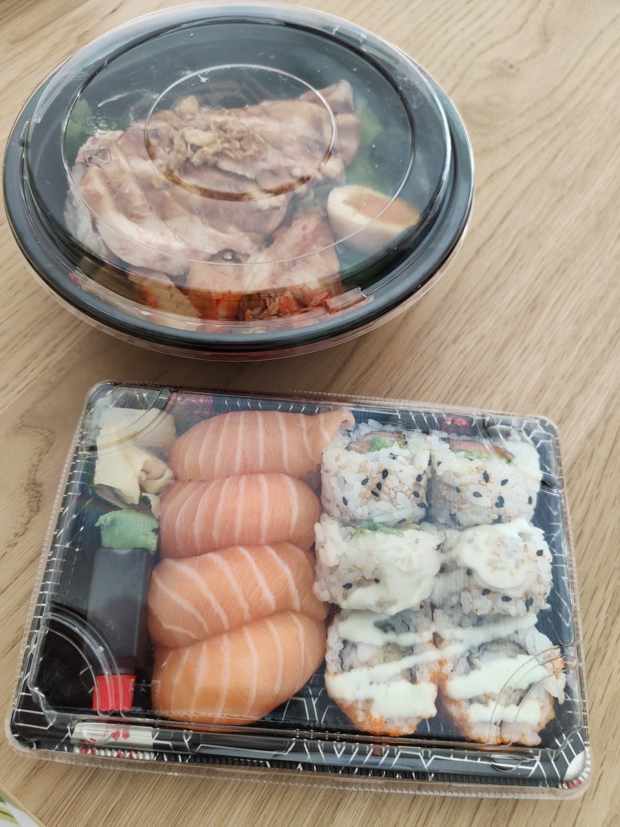 Friday Food for the Soul 🤤😁❤️🍣🍜 #FridayFeeling #SUSHI #ramen #goodfood #SelfCareMatters #therapist #weekend #Dublin THESELFCENTER.IE