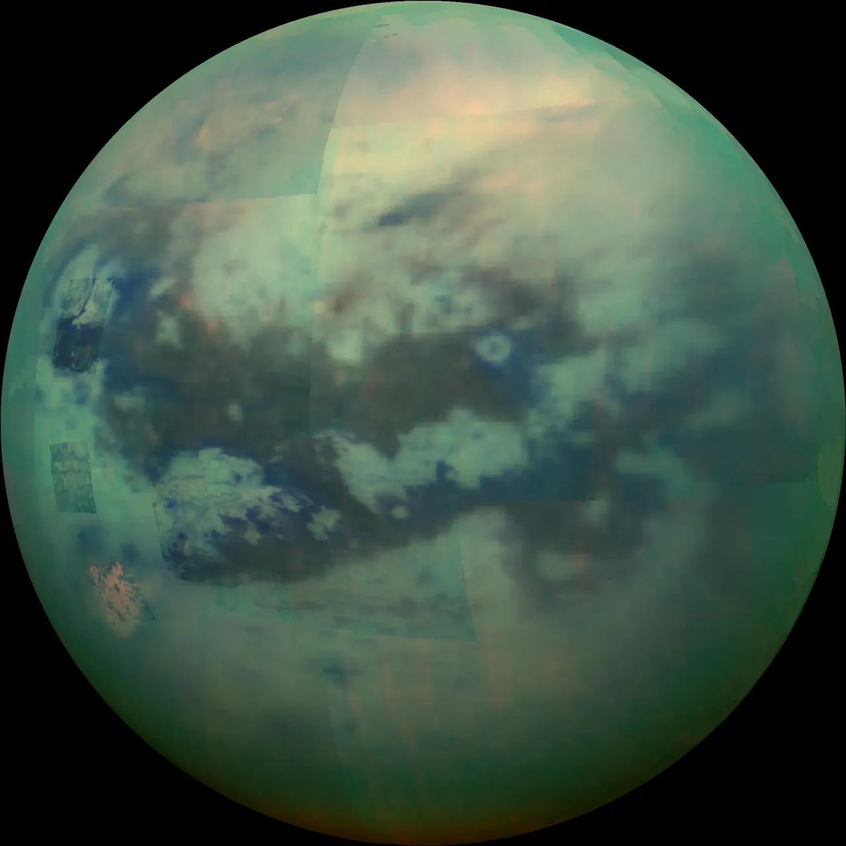 @MAstronomers 🪐 Titan is Saturn’s largest and weirdest moon. In fact, it’s more like a planet: Titan is the only moon in the solar system with an atmosphere, and it has a gravity that is similar to Earth’s. It even has lakes and rivers—except on Titan, the “waterways” are actually liquid