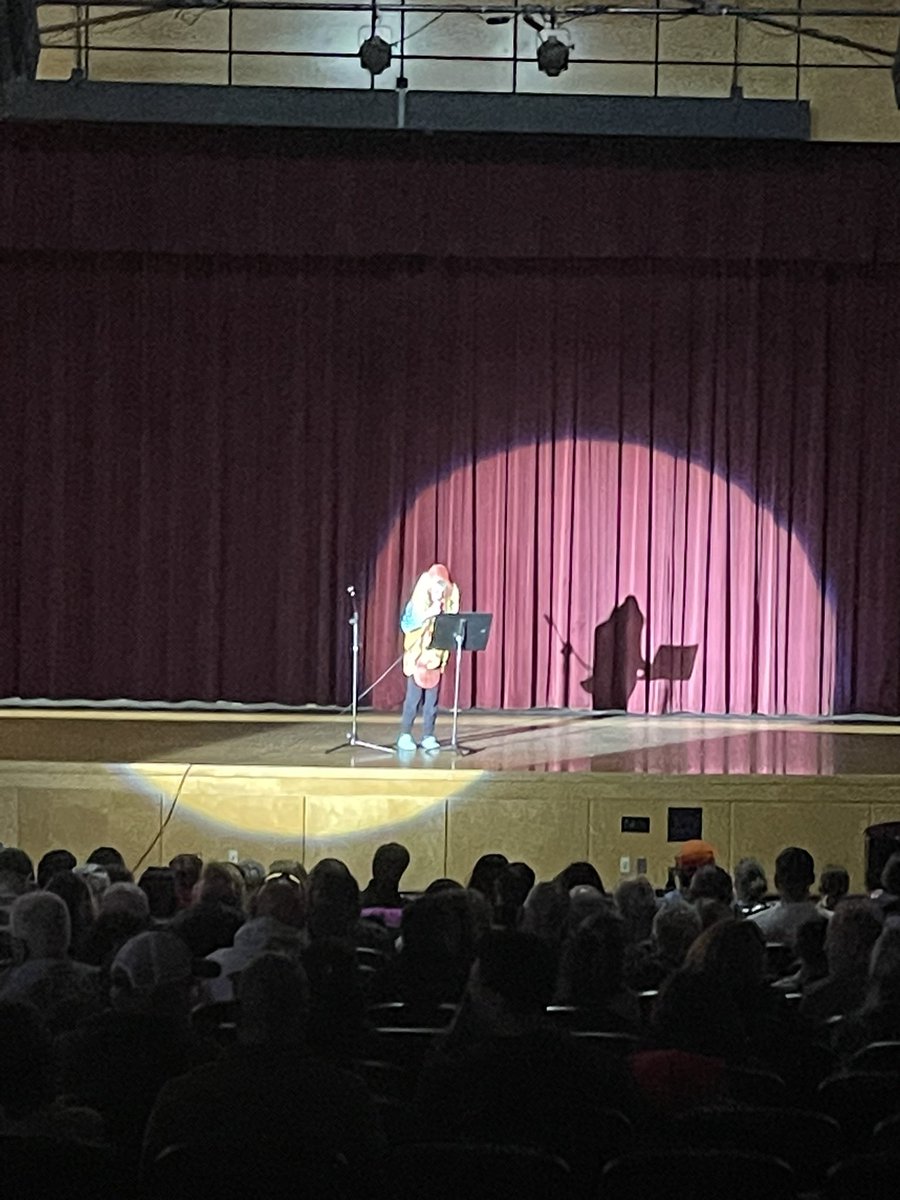 I went to my daughter’s talent show yesterday. A 2nd grader did a 5 minute standup routine. His opening joke, “I bet you’re wondering why I’m a hotdog with mustard…because they didn’t have ketchup.” Had me laughing. The next generation of comedians are coming up. @joerogan