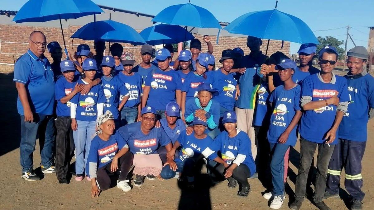 DA_NCape's tweet photo. 🗳️If the Northern Cape wants a government that delivers, its people must vote on 29 May.

A blue wave moved through #Petrusville today, as the DA continues to present our plan to rescue the Northern Cape, to communities.

#RescueSA #VoteDA
#MakingtheNCblue https://t.co/jnXmKAXIJP