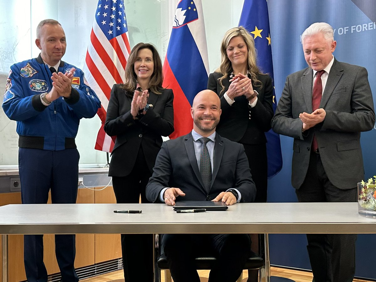 We are delighted to welcome Slovenia to the #ArtemisAccords family! Slovenia is a rising leader in space. We look forward to taking our collaborations with Slovenia on science, technology, and innovation to new frontiers. @MGTS_gov @SLOinUSA @NASA