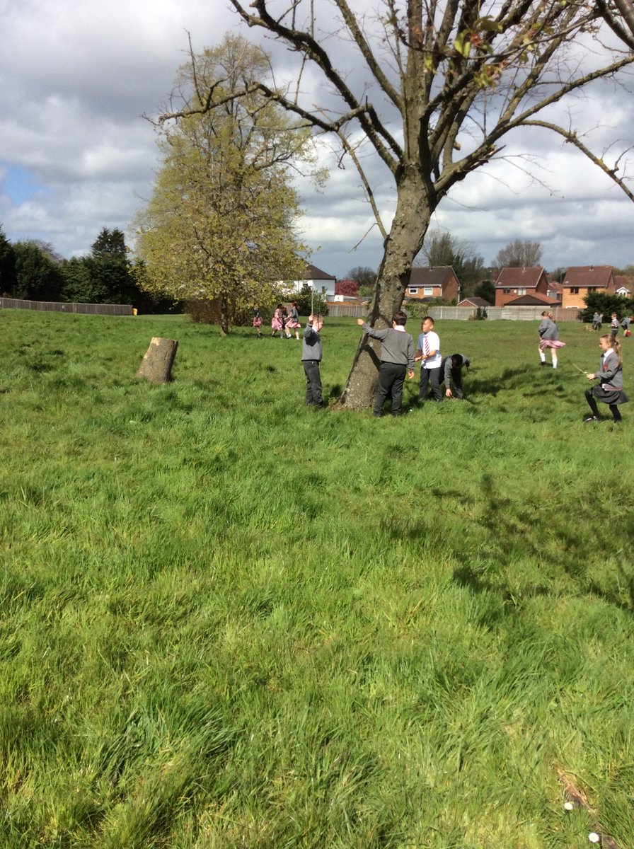 wooltonprimary's tweet image. 4B enjoyed searching for natural materials around the school grounds to create a collage in their art books! #WPSArt #WPSCreativity 👏😊
