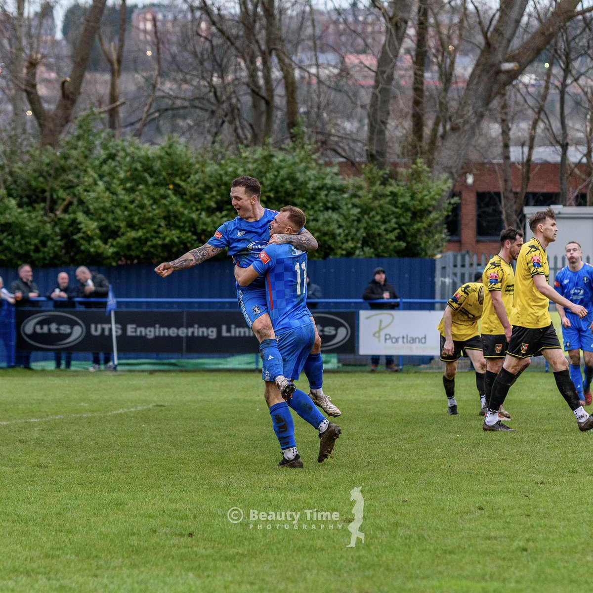 There will be an end of season sale in the club shop tomorrow as we make our return 𝗛𝗢𝗠𝗘. 🛍️🛒 Everything reduced. Come and get a bargain! 🏷️ 📸 @treecrashkelv | #WeAreDUTS 💙