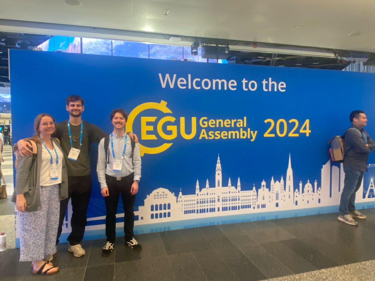 Had a blast at #EGU2024 with @amyshurety and @WoodwardRowe, and presented some work on Southern Ocean myctophid fish! Soon to be published..👀👀