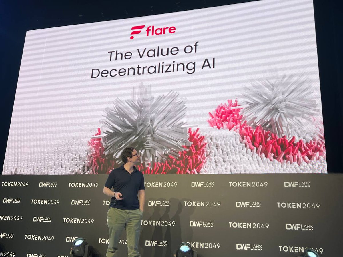 "What we are working on at #Flare: Moving from distributed learning to decentralized learning." 

Traditionally, AI models are built in centralized silos. But the demand for secure, distributed systems is growing.

Here's the catch: current systems still rely on central servers.