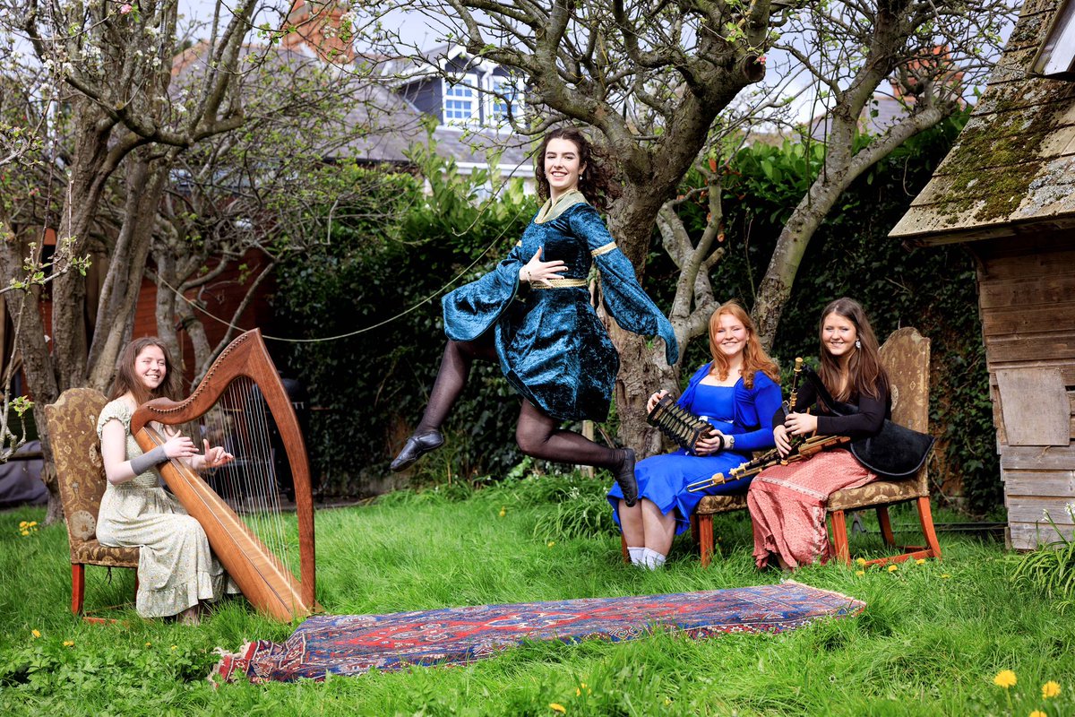 myirishbooks's tweet image. We’re thrilled to share our latest release Mo Chuid Rincí Gaelacha (My Irish Dances) which features 6 Irish dances such as the reel, jig and slide being played by the wonderful Irish band, @SultCeol. 

This latest edition has been written by Emer Ní Scolaí and illustrations by…