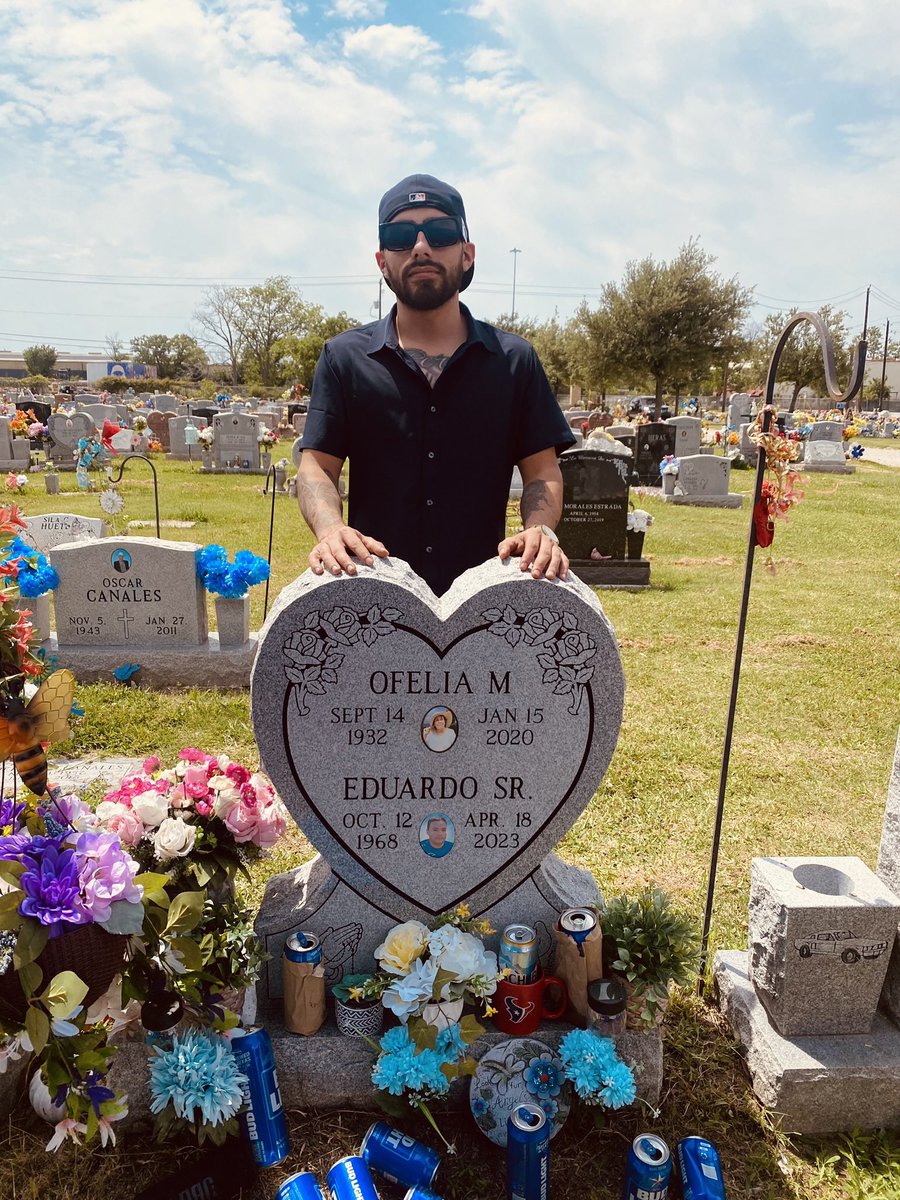 JA3SUN96's tweet photo. 1 year ago yesterday I lost my pops. Miss him like it really was just yesterday. https://t.co/1k8vdoEEpb
