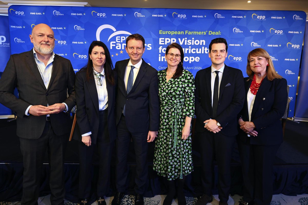 Andrea, Marcin, Gina, Alessia and Patryk are the team of the @EPPGroup Outreach Directorate who help us get our message across by organising events all over Europe Monday we were in Rome, today in Dublin. Thank you for all your work over the last 5 years. I am proud of you.