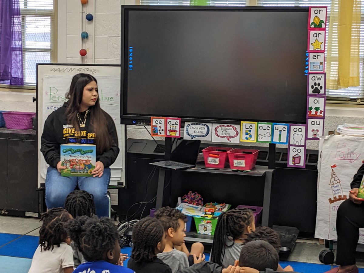 Shout-out to our students from SBM for reading to the elementary students from N.W. Harllee this morning with 3to1 Foundation! #VoicesofTownview #MagnetHighSchool #EducationisKey