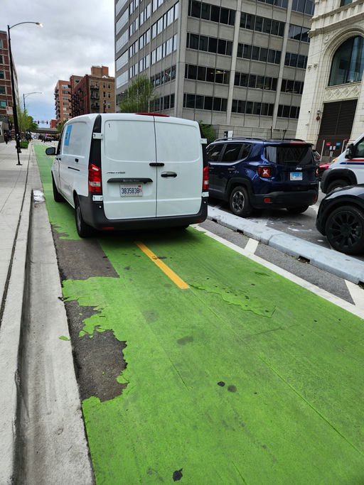 Hey <a href="/DivvyBikes/">Divvy</a> care to explain why you’re blocking a bidirectional bike lane and forcing bicyclists into oncoming traffic?