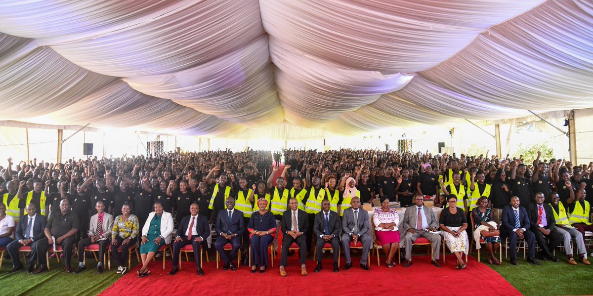 KeEquityBank's tweet photo. 1,366 #WingstoFly and #ElimuScholarship scholars from parts of Central Region participated in the 15th Annual #Education and Leadership Congress held in Baricho Boys High School under the theme "Educate, Empower, Lead: The Triad to Success." #WingsToFly2024Congress #WingsToFly https://t.co/1WpXsIJPwe