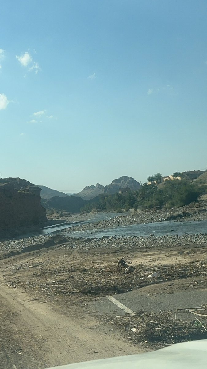 Ahzaan19's tweet photo. ايعقل ان بكون هكذا طريق رابط بين ولايتي عبري والخابورة وسالك لمرتادي محافظتي الداخليه وظفار ؟؟ https://t.co/XZvNnp2ci7