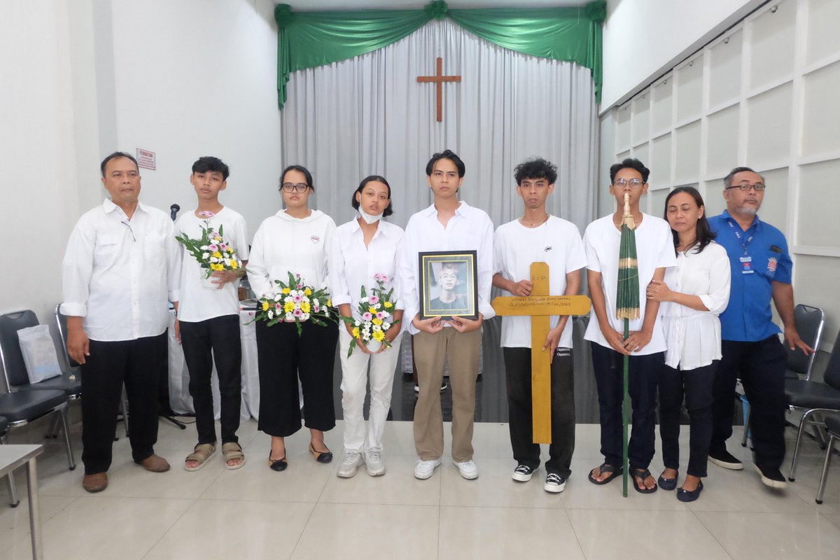 thomaslilkid's tweet photo. mungkin koe wis ra bareng awakdewe le, tapi koe tetep eneng neng ati ne awakdewe sak umur urip https://t.co/8guUstMFtB