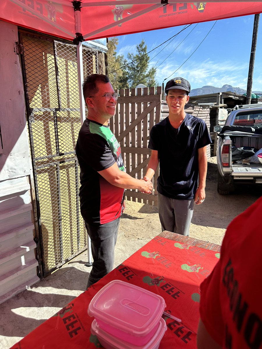 nazier_paulsen's tweet photo. The squirrel was in Cape Winelands. He left as he came, green with envy. Coloured youth rejected him. He even tried to recruit the EFF Deputy Regional Secretary. They love EFF too much.

#VoteEFF2024
#OurLandAndJobsNow
#StopLoadshedding https://t.co/Z1oimHJjbp