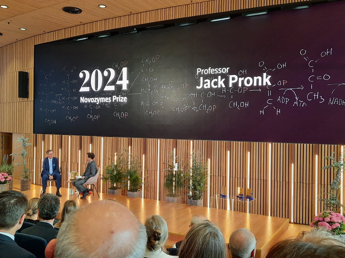 Prof. Jack Pronk getting the 2024 Novozymes Prize for his contributions on exploiting yeast for industrial production of fuels and chemicals. #Research and #biotechnology pave way to green economy. Congrats Jack! @novonordiskfond