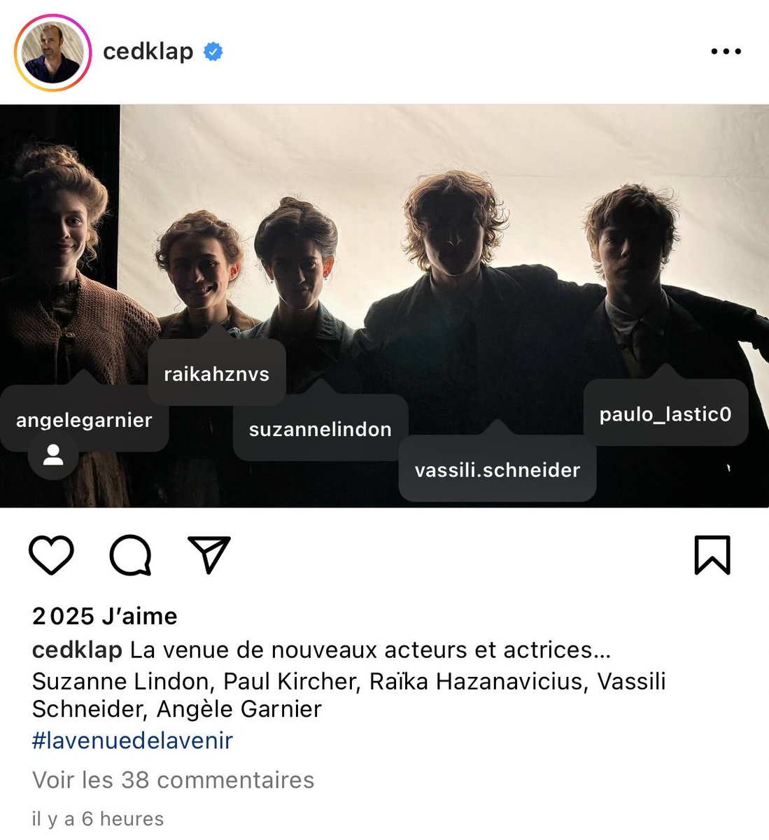 La dure école de la vie😂 Cedric Klapisch annonce le casting de son prochain film avec : Suzanne Lindon (fille de Vincent Lindon et Sandrine Kiberlain) Paul Kircher (fils d’Irène Jacob) Raïka Hazanavicius (fille de Serge Hazanavicius) Vassili Schneider (frère de Niels et Aliocha)