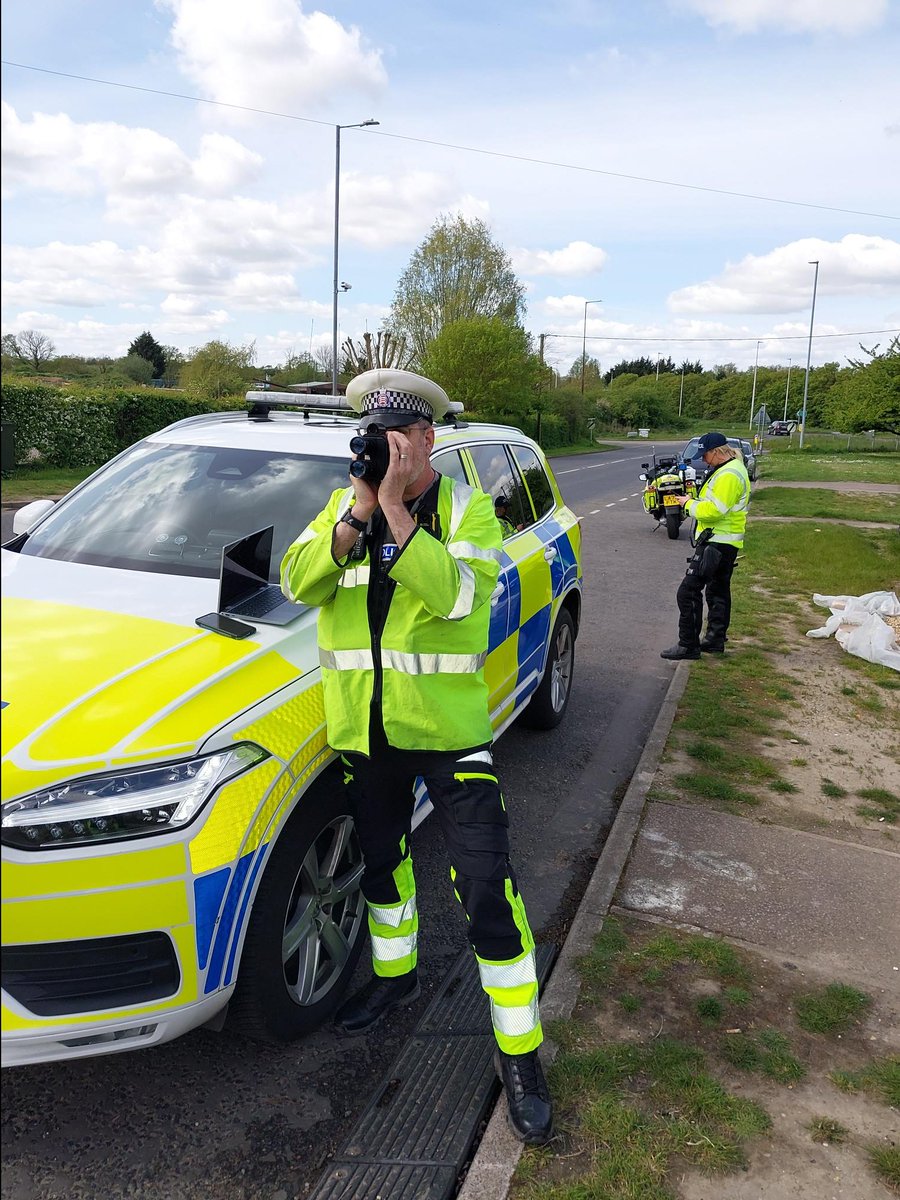 Yesterday officers from #StanwayRPU conducted an operation in the #Tendring district to target Fatal 5 offences. Motorists were stopped for excess speed, not wearing seatbelts, mobile phone use whilst driving and driving without insurance. #VisionZero #Fatal5