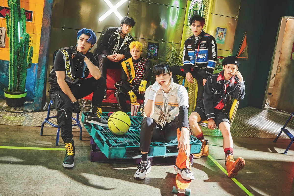 Mom0151806's tweet photo. Jojo siwa: "no one has made this dramatic of a change" 

Meanwhile ONF in a span of months in 2021: https://t.co/8K5YaPQ1ZZ