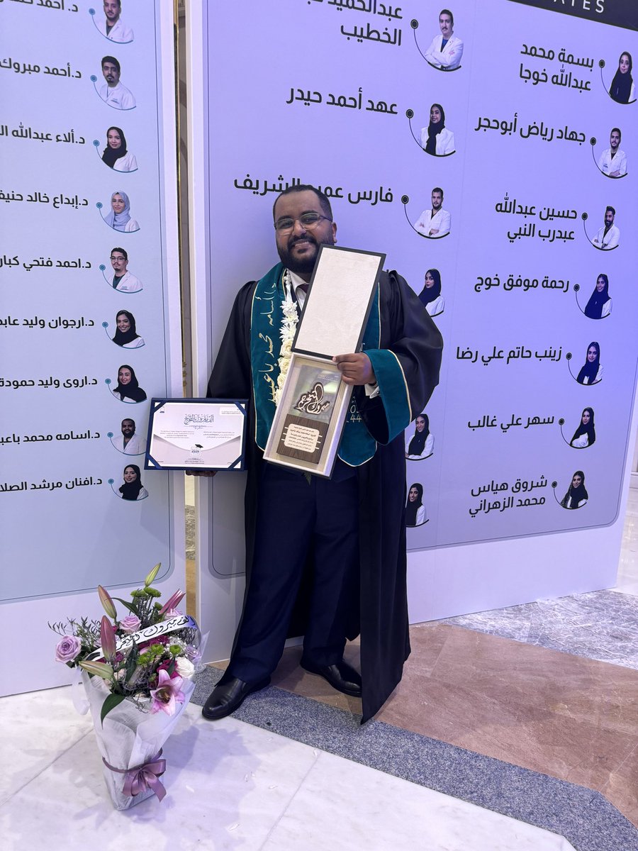 OBaubaid's tweet photo. الحمدلله الذي بنعمه تتم الصالحات
والحمدلله الذي بفضله تتحقق الأمنيات الحمدلله على البلاغ والتمام، والحمدلله من قبل ومن بعد حصلت على درجة بكالوريوس الطب من كلية فقيه للعلوم الطبية 🎓🩺
أحب أتقدم بالشكر لعائلتي وأخص بهذا الشكر والدتي العزيزة ولأصدقائي على دعمهم طيلة السبع سنوات. https://t.co/2nOVil40Lp