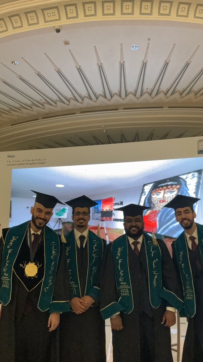 OBaubaid's tweet photo. الحمدلله الذي بنعمه تتم الصالحات
والحمدلله الذي بفضله تتحقق الأمنيات الحمدلله على البلاغ والتمام، والحمدلله من قبل ومن بعد حصلت على درجة بكالوريوس الطب من كلية فقيه للعلوم الطبية 🎓🩺
أحب أتقدم بالشكر لعائلتي وأخص بهذا الشكر والدتي العزيزة ولأصدقائي على دعمهم طيلة السبع سنوات. https://t.co/2nOVil40Lp