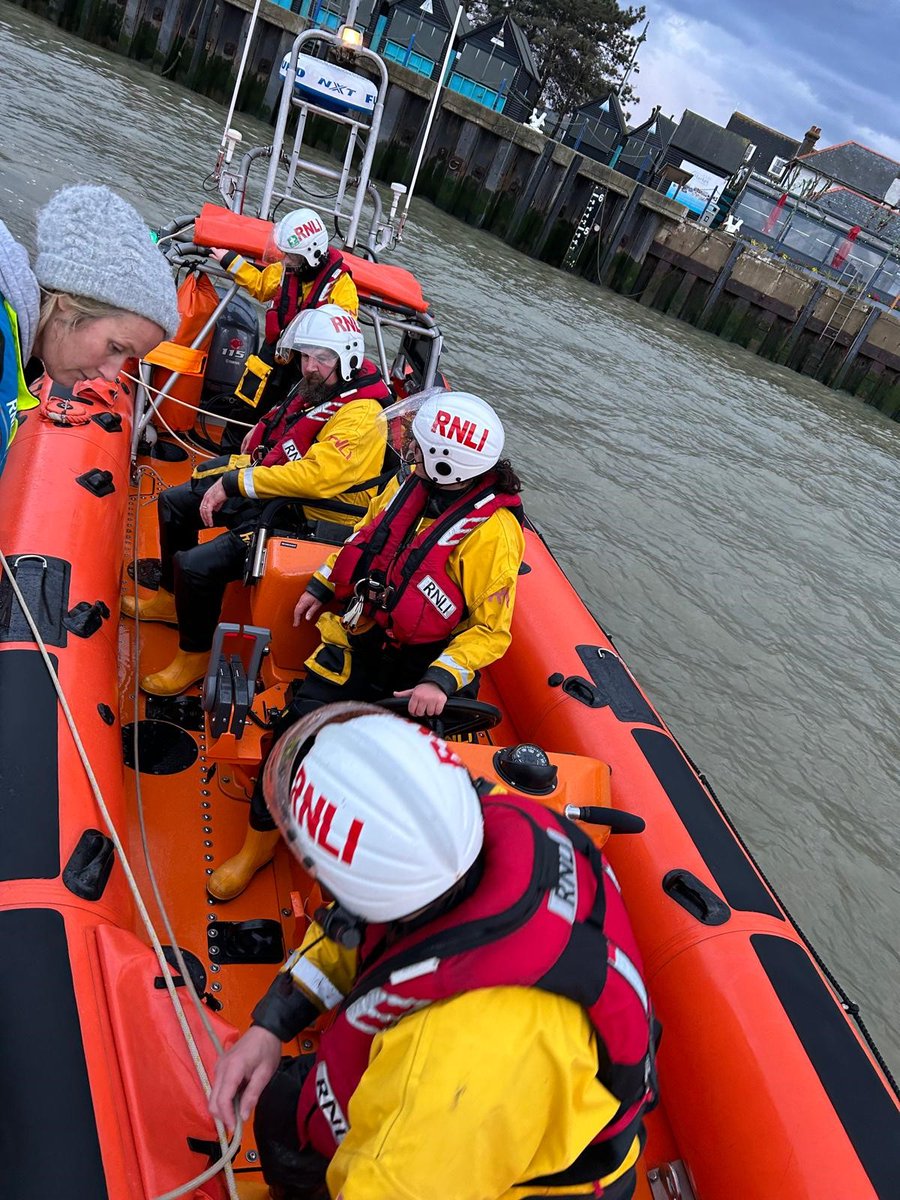 Wednesday evening's training exercise involved towing Whitstable Yacht Club's committee boat and mooring in the harbour- - a great workout for the crew that ended with an amazing sunset! #RNLI200 #SavingLivesAtSea #FloatToLive #whitstable