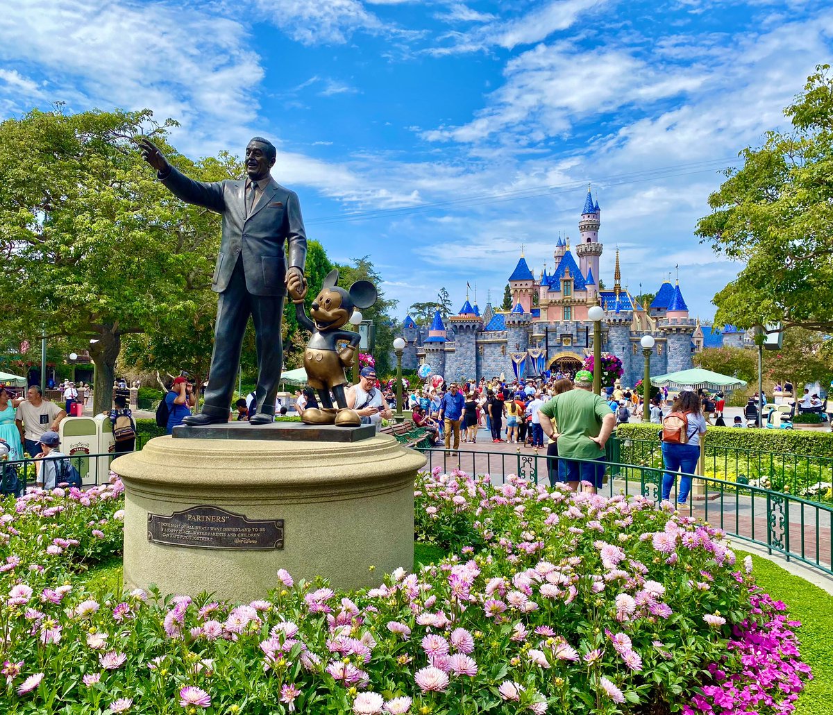 Welcome to Disneyland, California, USA. thedngr.com for art photography tshirts buttons magnets mirrors + ebay collectibles @ ebay.com/usr/thedngr #disney #disneyworld #disneyland #architecture #disneyphotography #disneytwitter #themepark #castle #mickeymouse