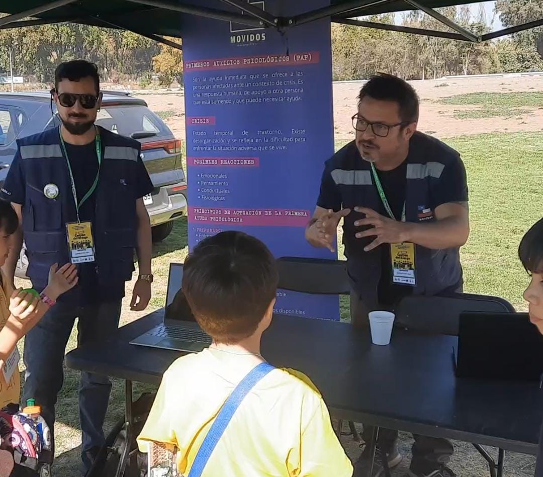 Movidos x Chile (@movidosxchile) on Twitter photo Gracias <a href="/MuniPenaflor/">Muni Peñaflor</a> por hacernos partícipe de la Feria de Gestión del Riesgo. Nuestro equipo de #MovidosxChile estuvo presente impartiendo a los asistentes el taller de Primeros Auxilios Psicológicos. Continuamos trabajando por un #TodoChilePreparado Gracias <a href="/MuniPenaflor/">Muni Peñaflor</a> por hacernos partícipe de la Feria de Gestión del Riesgo. Nuestro equipo de #MovidosxChile estuvo presente impartiendo a los asistentes el taller de Primeros Auxilios Psicológicos. Continuamos trabajando por un #TodoChilePreparado