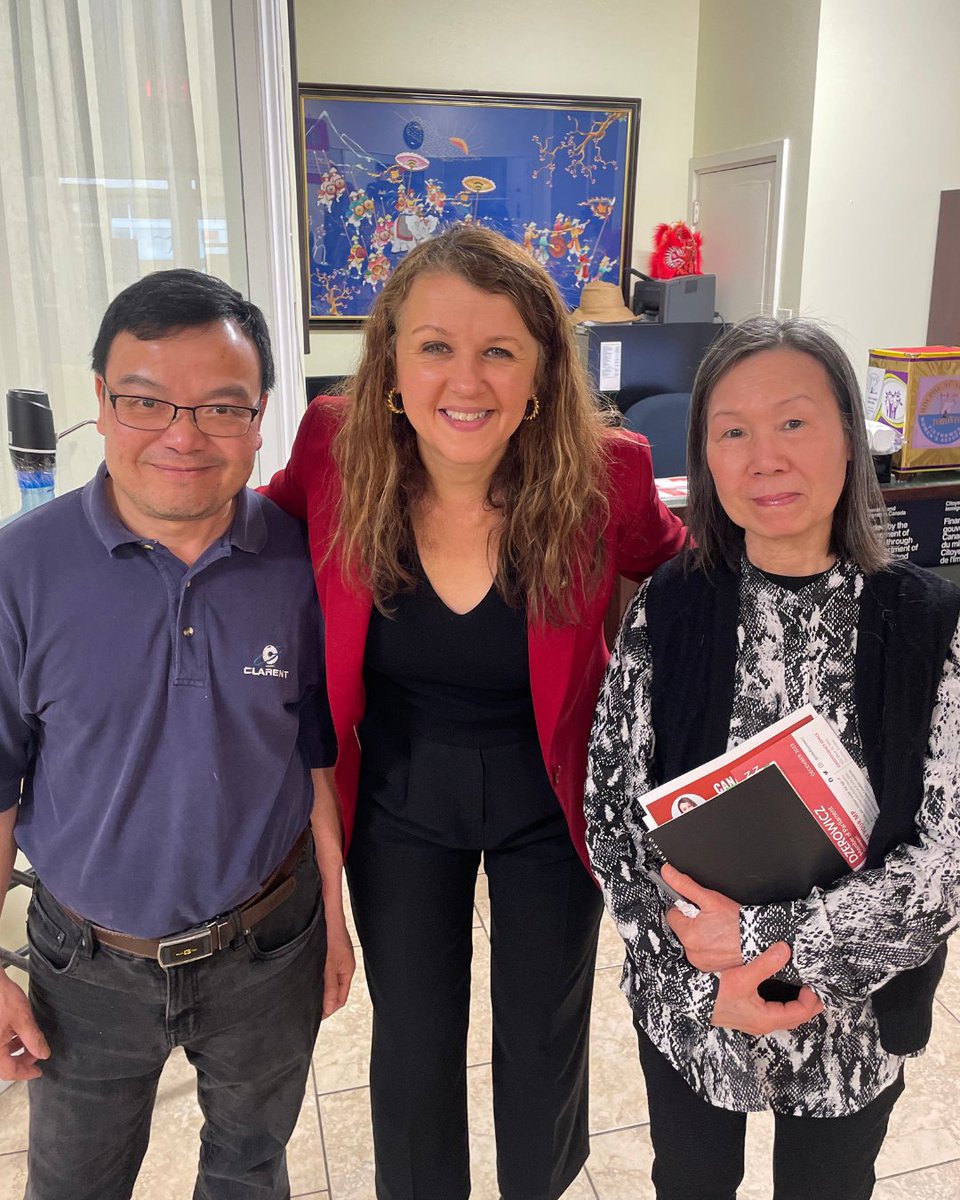 Great energy at @VWAT_TO today! Had an amazing time with seniors discussing the Canadian Dental Care Plan. Special thanks to ED Vinh Truong and Youth Program Coordinator Marilyn Tran! 
#cdnpoli #DavenportTO #Toronto