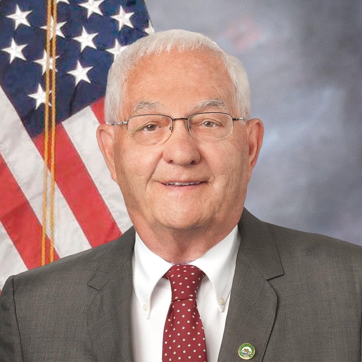 Florida city commissioner & former mayor, Charles Lake, has been arrested for possessing 300 videos & images of children between the ages of 2-12 being sexually abused.