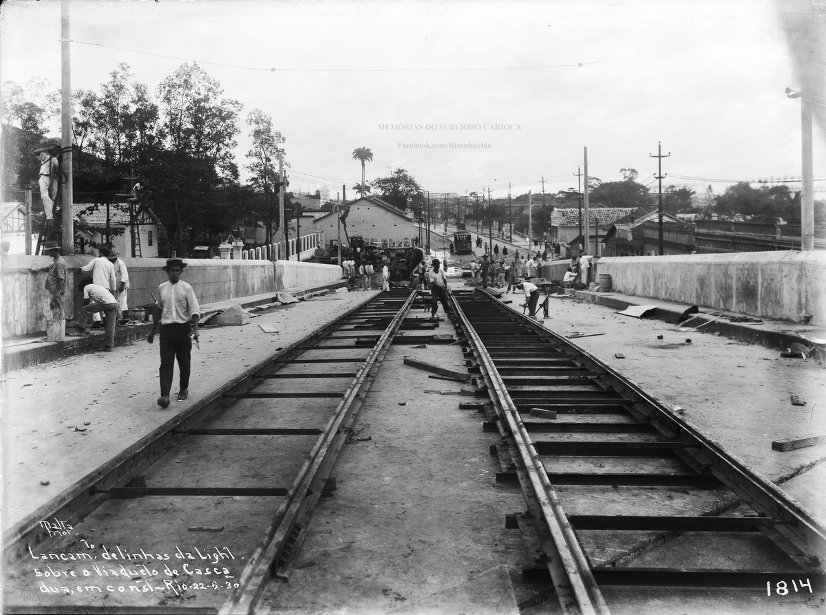 RioSuburbio's tweet photo. Viaduto de Cascadura - maio de 1930

Trabalhadores da Light finalizam a instalação das ligações elétricas e dos trilhos para a passagem de bondes no viaduto de Cascadura.  

🔍@RioSuburbio
📷Augusto Malta
📔 Projeto Rio Memórias https://t.co/wFkYfnuMF5