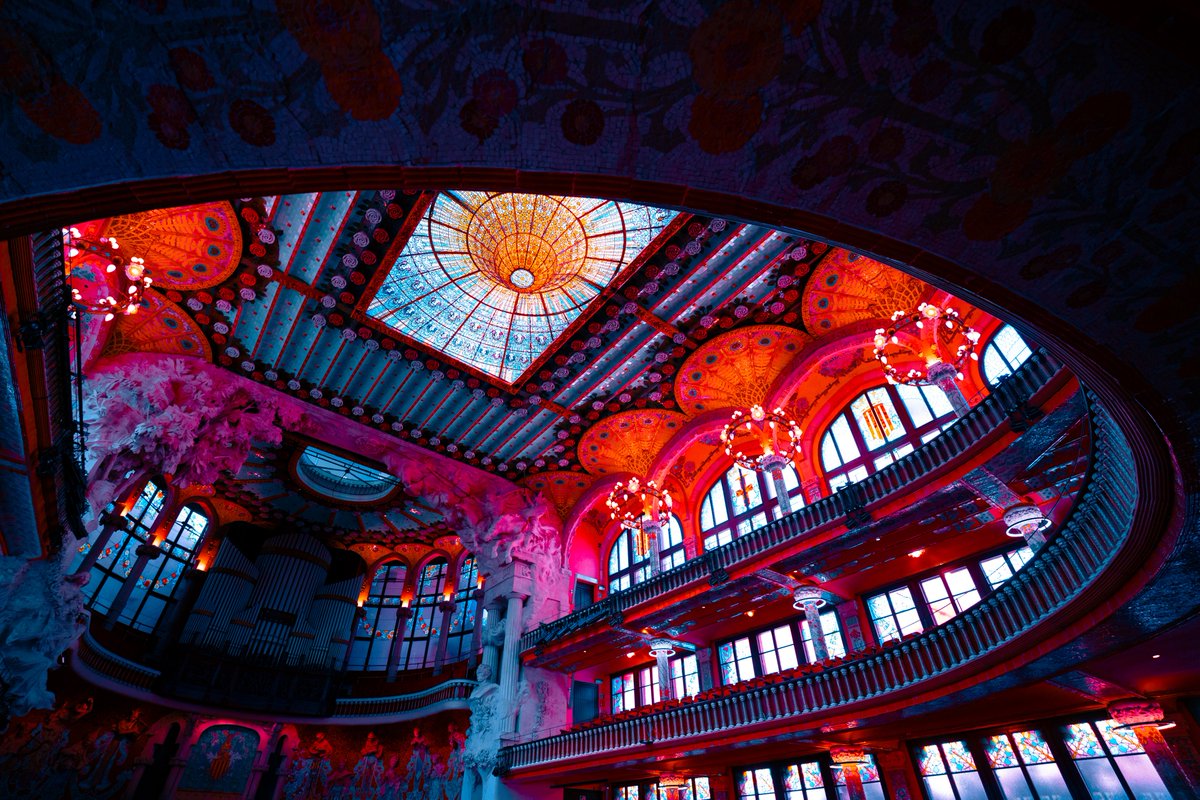 _Aishy's tweet image. Palau de la Música Catalana in Red and Blue🎻