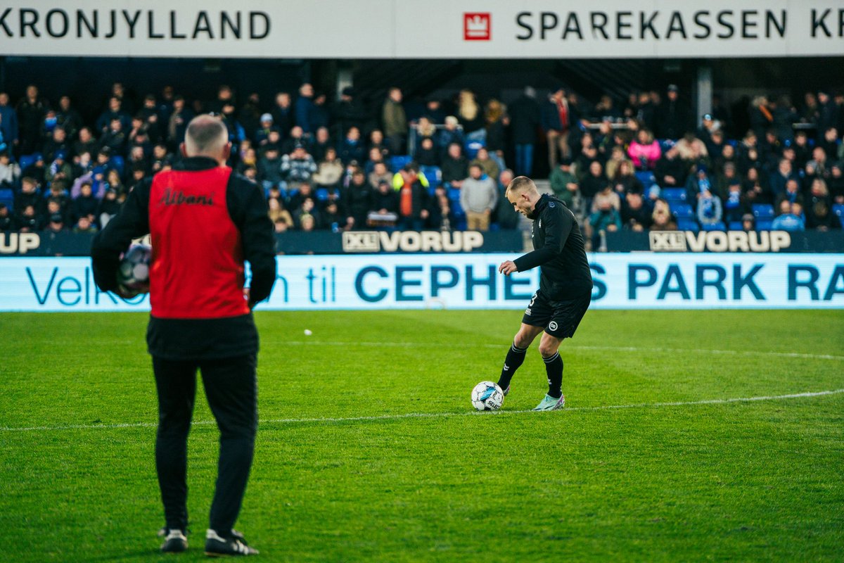 Nicklas Mouritsen har erstattet James Gomez, og vi er nu klar til at sparke anden halvleg i gang 🤝🔵⚪ #obdk #rfcob #enafstriberne