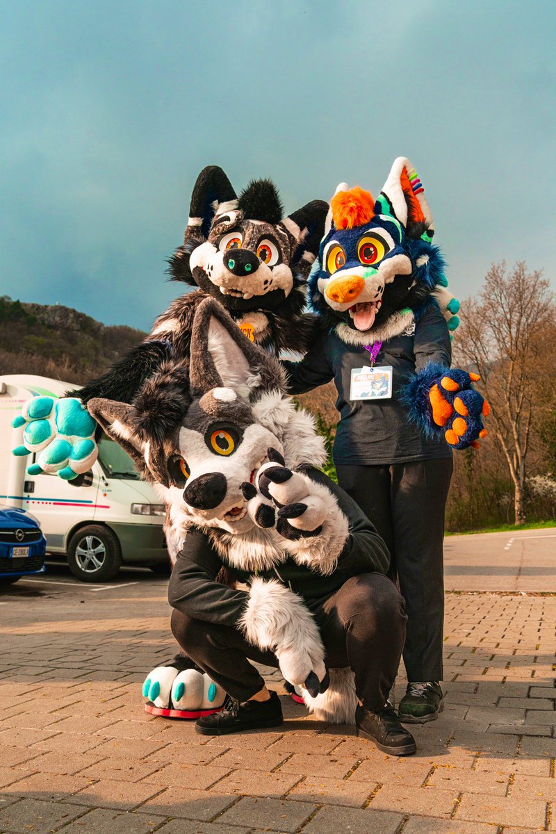 Here are my boyzzz for this magical #FursuitsFriday @Jacky_folf & @Kudrovski95 📸 by.: @shmonnyx