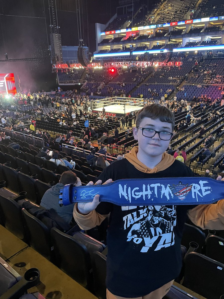 @WWEUK @CodyRhodes hoping to see the Universal Champion tonight, purchased a beautiful weight belt for my son 🙏 #WWELive #WWELondon