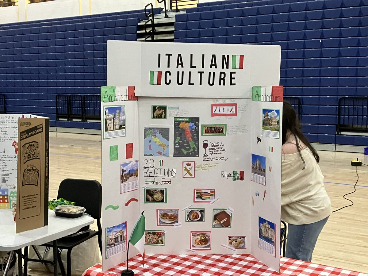 CCSDStuServices's tweet photo. The Cultural Fair @RiverRidgeHS is wonderful. Thanks to the staff for their hard work and the great students who were teaching about their cultural backgrounds and giving out delicious food! Bring your appetite. 😀@CherokeeSchools @MED_MEDavis @DrDebraMurdock https://t.co/l2Bh9ZI88N